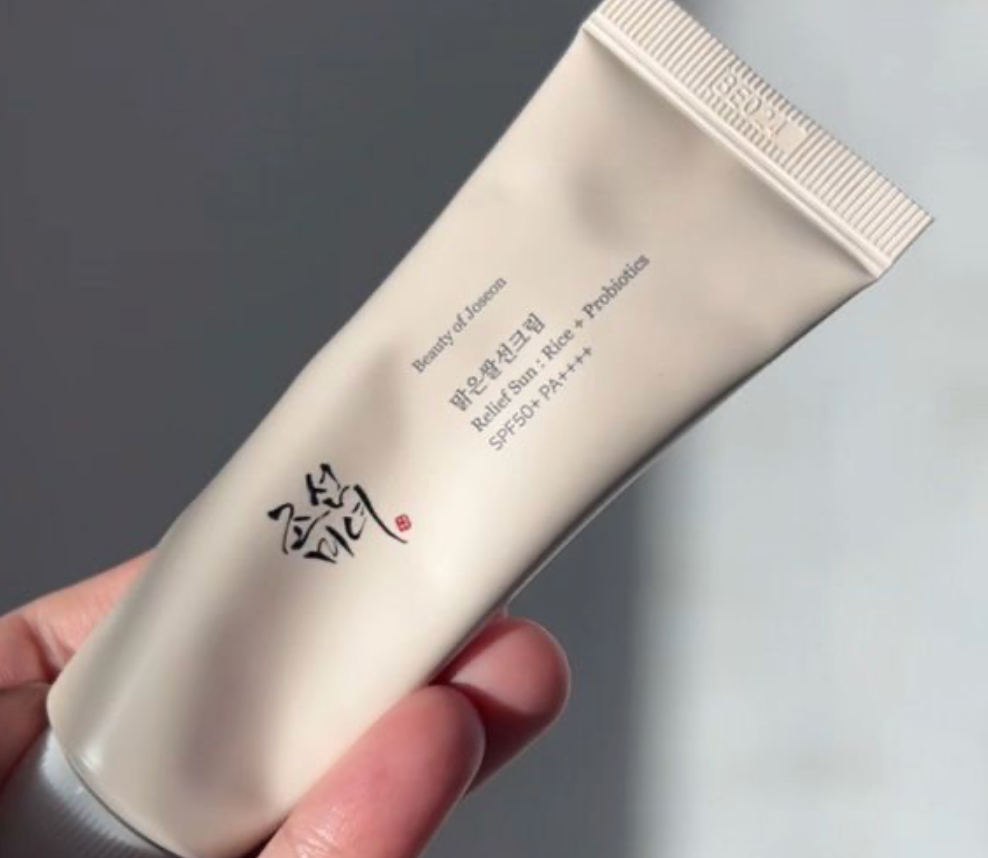 Beauty of Joseon Relief Sun : Rice + Probiotics. kalmerende en ontstekingsremmende eigenschappen. Met Rijst Extracten en Niacinamide voor een heldere teint.