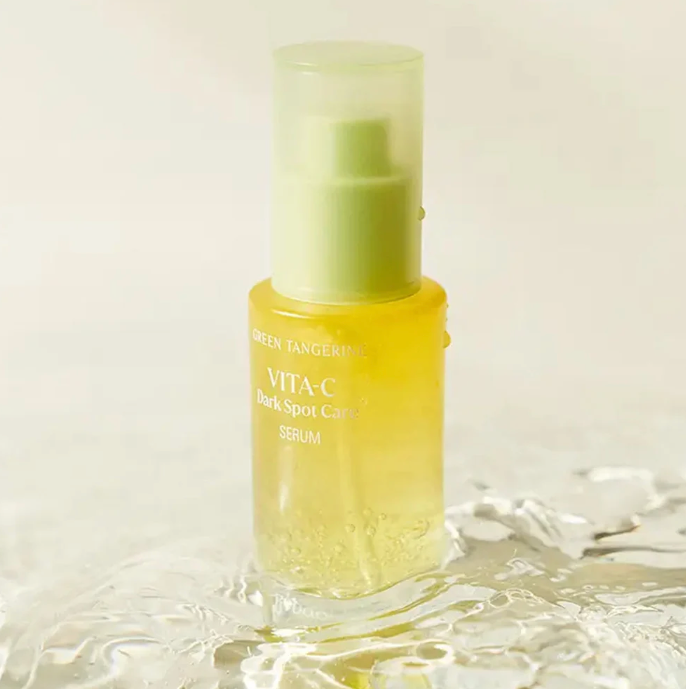 Goodal Green Tangerine Vita C Serum is een gel-serum dat verhelderend en egaliserend werkt. Met 70% groene mandarijn wat rijk is aan natuurlijke vitamine C-derivaten