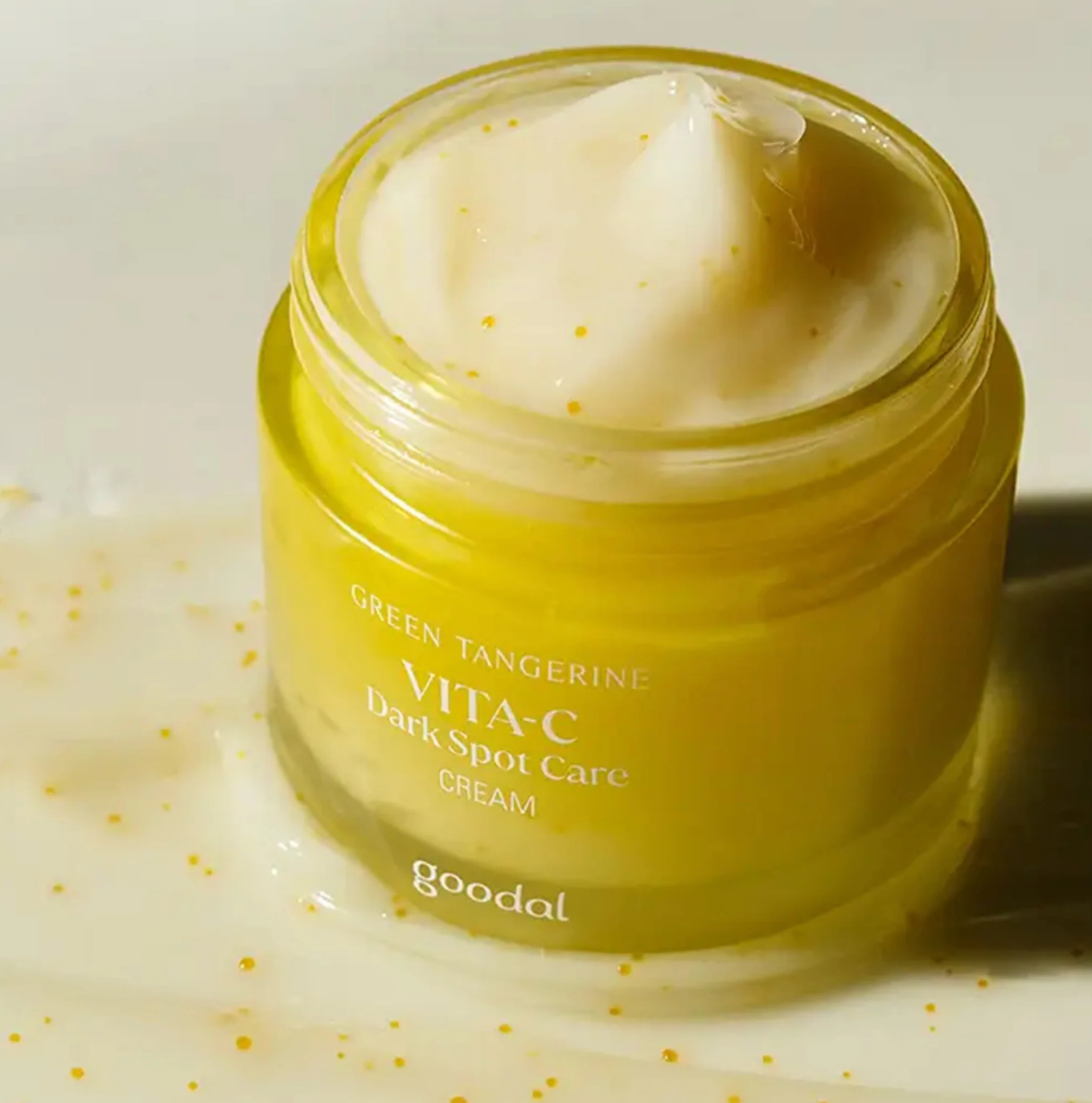 Goodal Green Tangerine Vita C Dark Spot Care Cream is een jeugdherstellende crème. Versterkt met 62% krachtige anti-oxidanten uit groene mandarijn extract vol met vitamine C