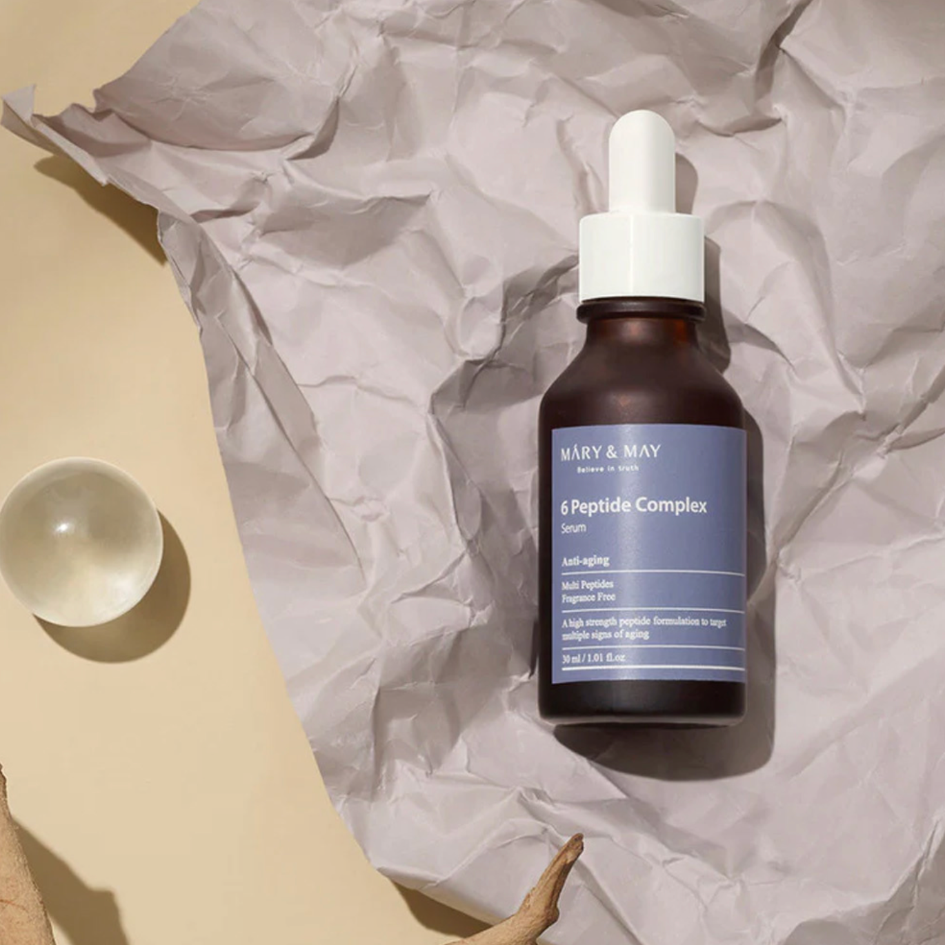 MARY & MAY 6 Peptide complex Serum is een gezichtsserum boordevol zes soorten peptiden om de regeneratie van de huid te stimuleren en rimpels te verminderen, dit serum herstelt de stevigheid en hydratatie.