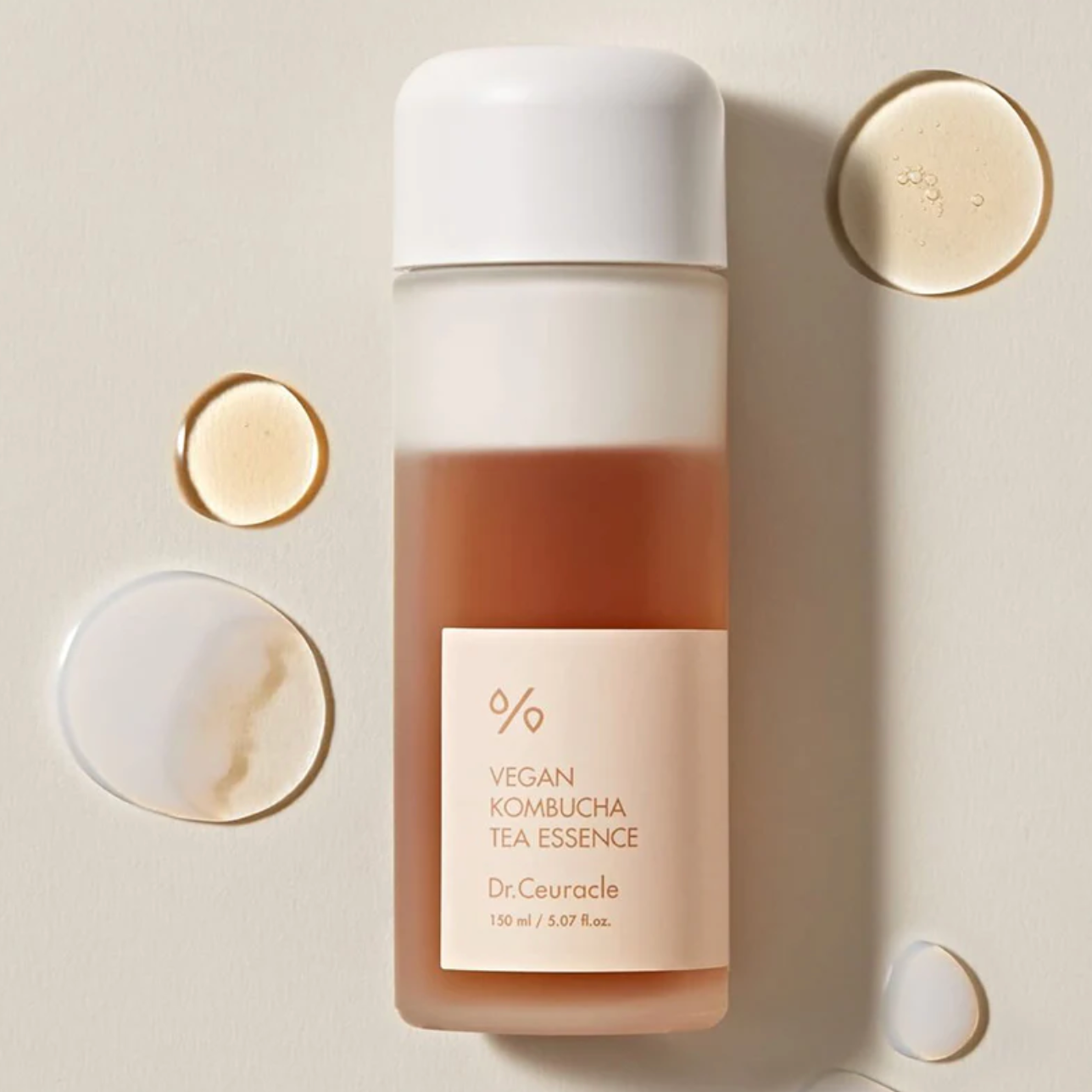 Dr. Ceuracle Vegan Kombucha Tea Essence is een rijke vegan essence