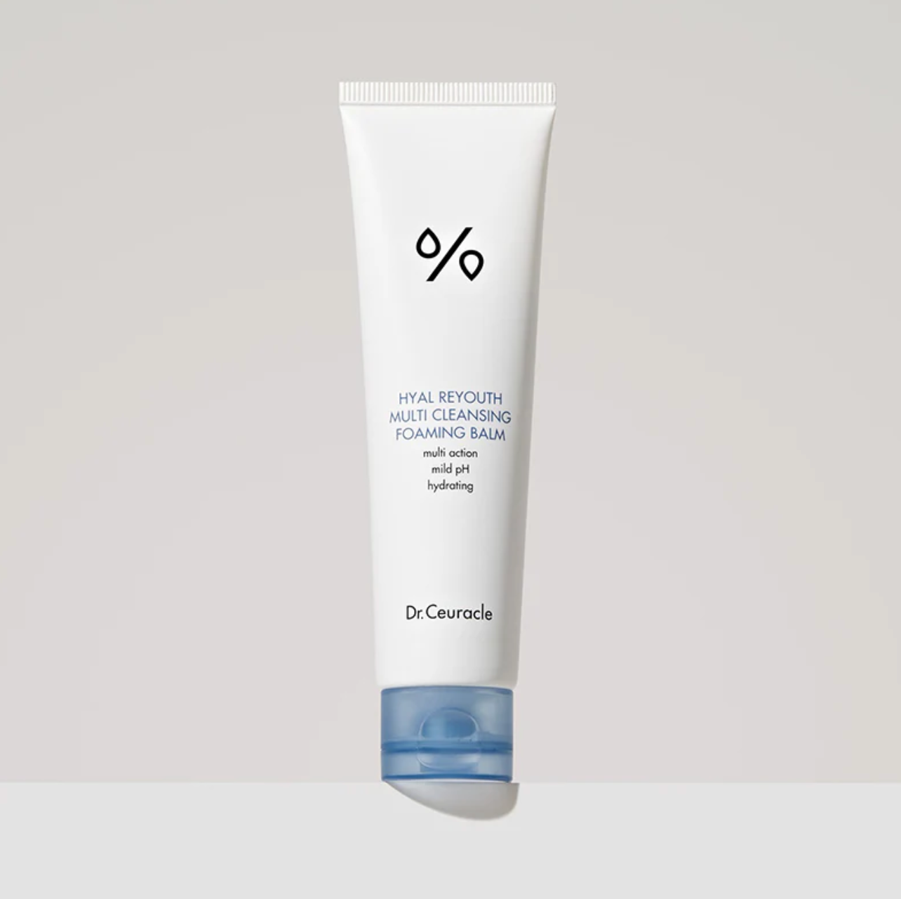 De Dr. Ceuracle Hyal Reyouth Multi Cleansing Foaming Balm is een dynamische 2-in-1-reiniger