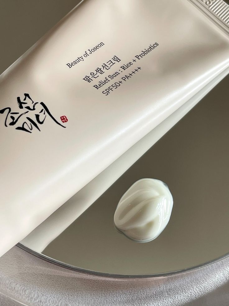 Beauty of Joseon Relief Sun : Rice + Probiotics. kalmerende en ontstekingsremmende eigenschappen. Met Rijst Extracten en Niacinamide voor een heldere teint.
