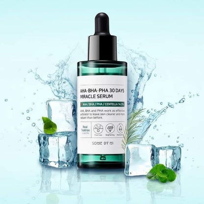 Some By Mi AHA BHA PHA 30 Days Miracle Serum is een exfoliërend serum dat de huid kalmeert en de huidcellen stimuleert. Geformuleerd met 14,5% centella asiatica-extract. AHA verwijdert dode huidcellen en onzuiverheden op het huidoppervlak, terwijl BHA onzuiverheden en talg in de poriën verwijdert. En PHA voorkomt vochtverlies in de huid