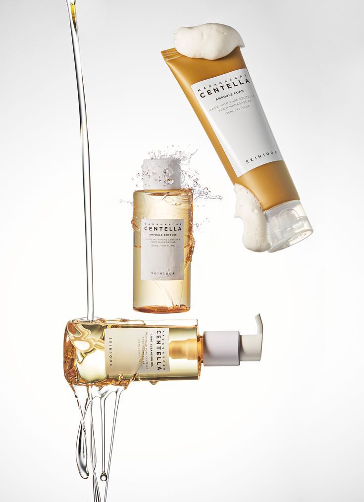 Skin1004 Madagascar Centella Light Cleansing Oil is een lichtgewicht, op olie gebaseerde reiniger, reiniger die effectief make-up, zonnebrandcrème en vuil verwijderd van het gelaat. Vochtinbrengende en verzachtende oliën die de huid hydrateren en en ontstekingen remmen.