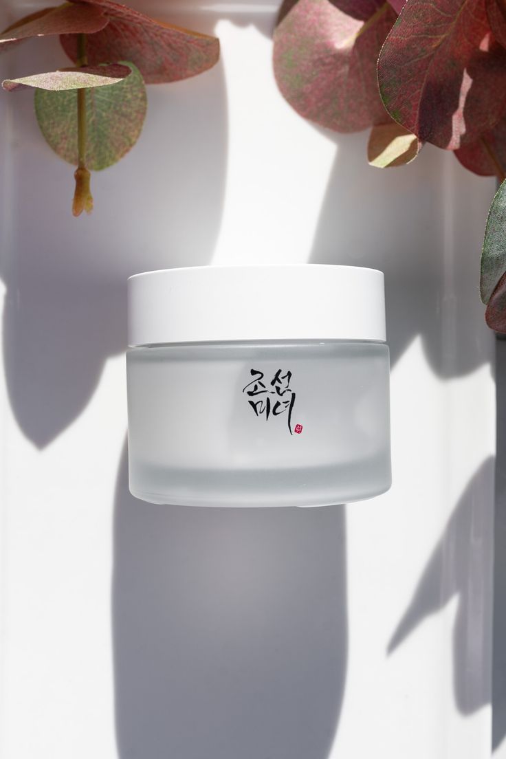 luxueuze voordelen van Dynasty Cream. Verrijkt met hoogwaardige ingrediënten zoals Rijstzemelenwater, Ginseng wortelwater en Niacinamide