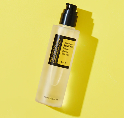 Advanced Snail 96 Mucin Power Essence. Verrijkt met slakkensecretie-filtraat, levert deze essence intense hydratatie en voeding aan je huid.