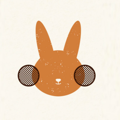 SKINFOOD Carrot Carotene Calming Water Pad biedt verzachtende verlichting met zijn ultra-comfortabele waterkussen vol met wortelextract en wortelzaadolie rijk aan Beta-Caroteen en anti-oxidanten om de huid te hydrateren terwijl het oververhitte of gevoelige huid kalmeert.