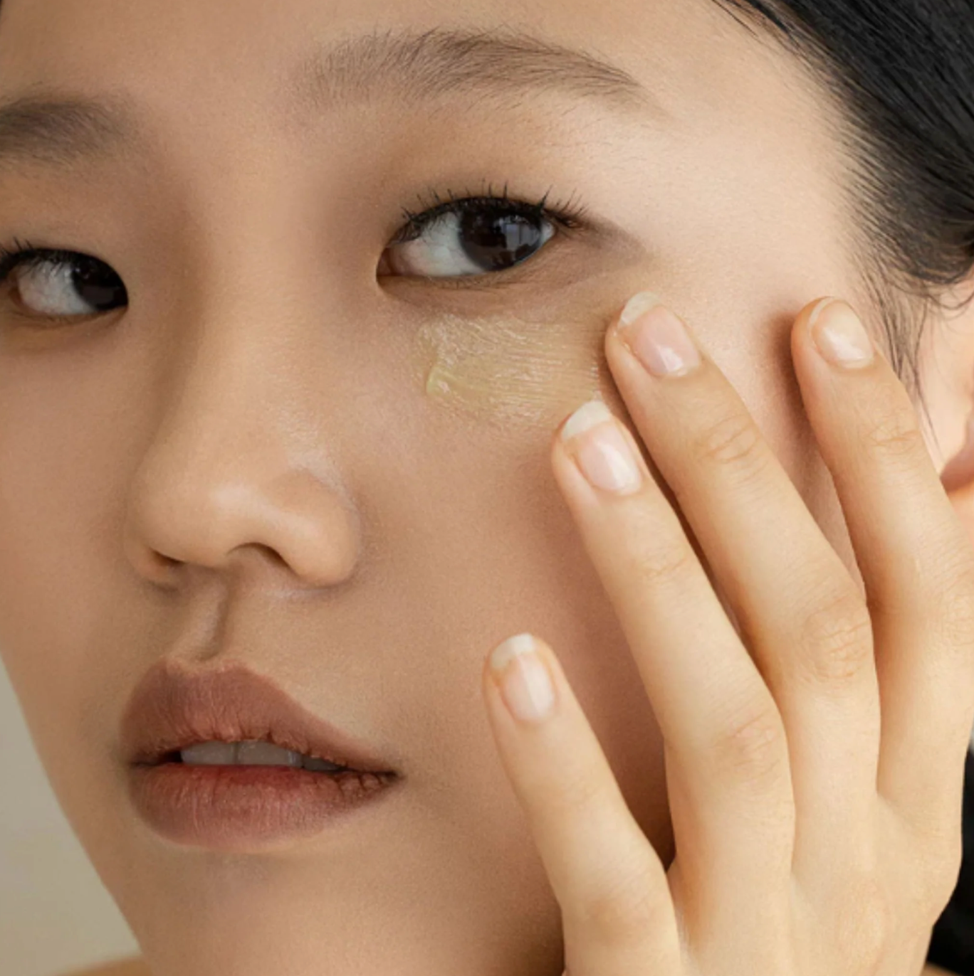 Beauty of Joseon Revive Eye Serum: Ginseng + Retinal bevat 10% Ginseng Root Extract, een ingrediënt wat de huid snel van vocht voorziet en hydratatie lang vasthoudt