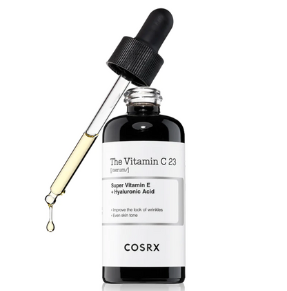 COSRX The Vitamin C 23 Serum zit boordevol ingrediënten die de doffe huid revitaliseren en de teint egaliseren.