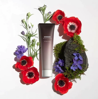 Haruharu Wonder Black Rice Moisture 5.5 Soft Cleansing Gel is een lichtzure cleansing gel geformuleerd met reinigingsstoffen die zijn afgeleid van kokosnoot.