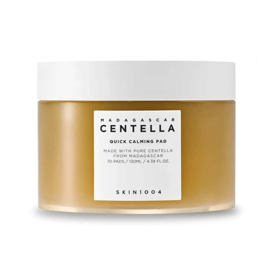Skin1004 Madagascar Centella Quick Calming Pad is een toner die de huid effectief reinigt, in balans brengt en verjongt. Het hydrateert en voedt de huid.