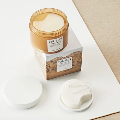 Skin1004 Madagascar Centella Quick Calming Pad is een toner die de huid effectief reinigt, in balans brengt en verjongt. Het hydrateert en voedt de huid.