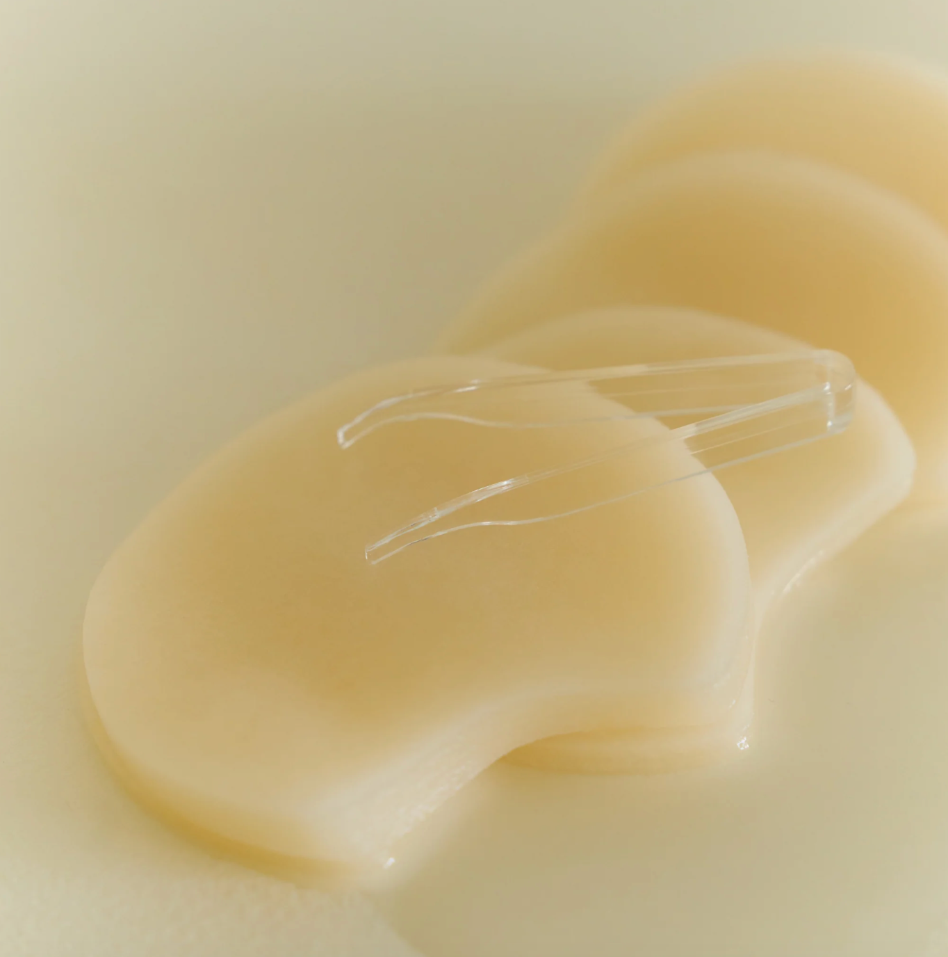 Skin1004 Madagascar Centella Quick Calming Pad is een toner die de huid effectief reinigt, in balans brengt en verjongt. Het hydrateert en voedt de huid.