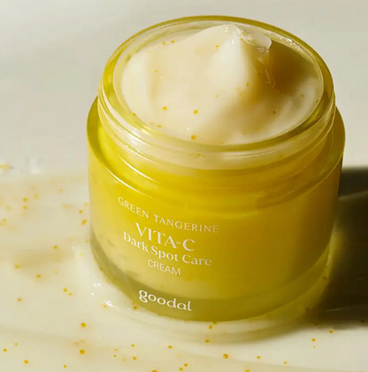 Goodal Green Tangerine Vita C Dark Spot Care Cream is een jeugdherstellende crème. Versterkt met 62% krachtige anti-oxidanten uit groene mandarijn extract vol met vitamine C