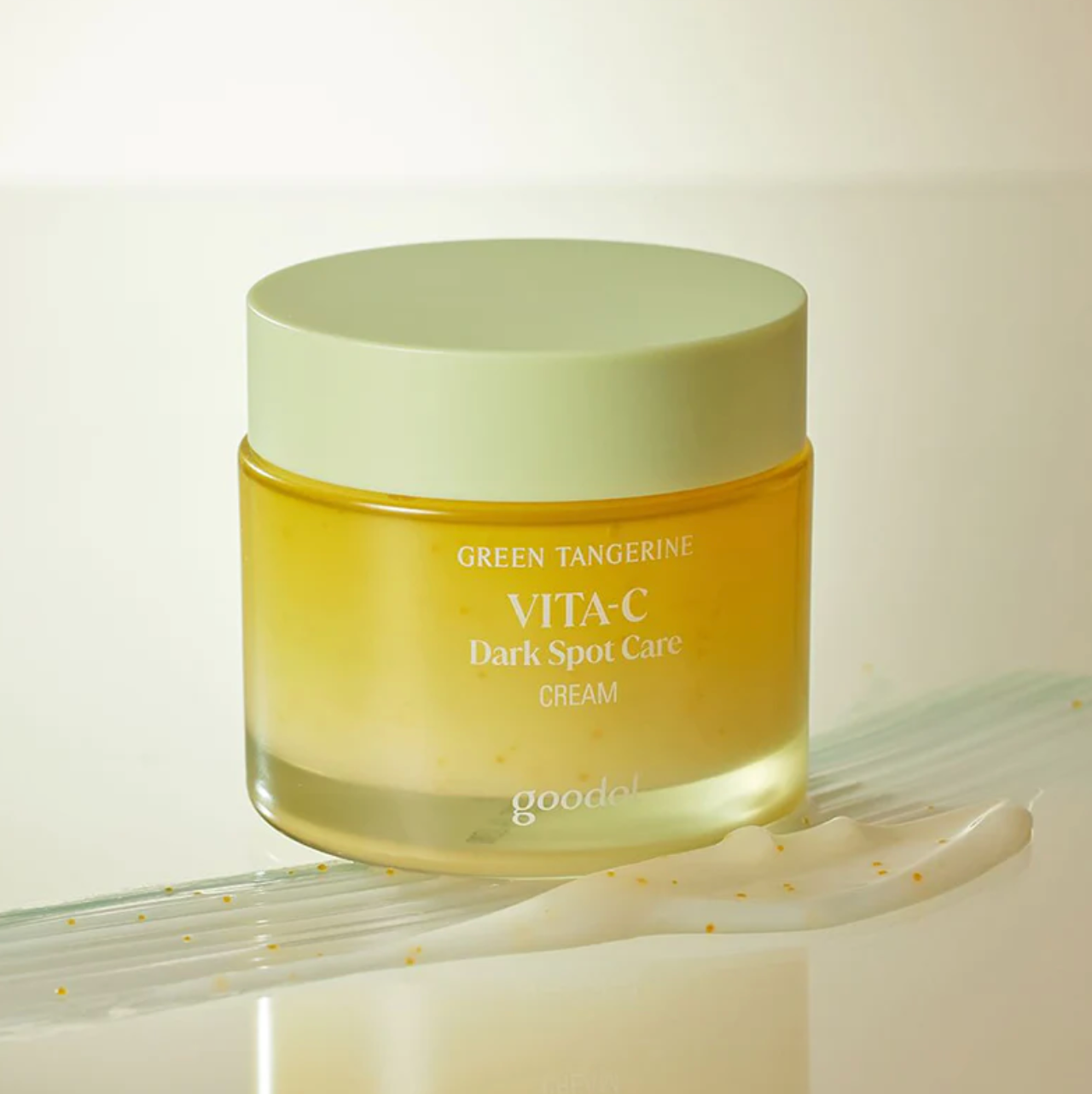 Goodal Green Tangerine Vita C Dark Spot Care Cream is een jeugdherstellende crème. Versterkt met 62% krachtige anti-oxidanten uit groene mandarijn extract vol met vitamine C