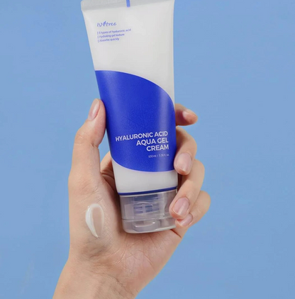 Isntree Hyaluronic Acid Aqua Gel Cream is een moisturiser op gel basis. Deze lichte moisturiser is intens vocht inbrengend met hetberoemde hyaluron complex