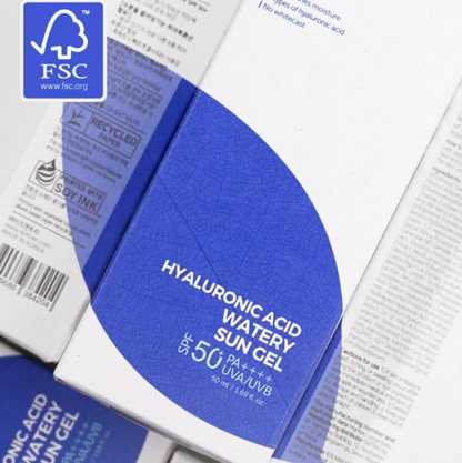 Isntree Hyaluronic Acid Watery Sun Gel SPF50+ PA++++ is een zonnebrand met chemische filters die de huid niet alleen beschermt tegen zowel UVA- en UVB stralen