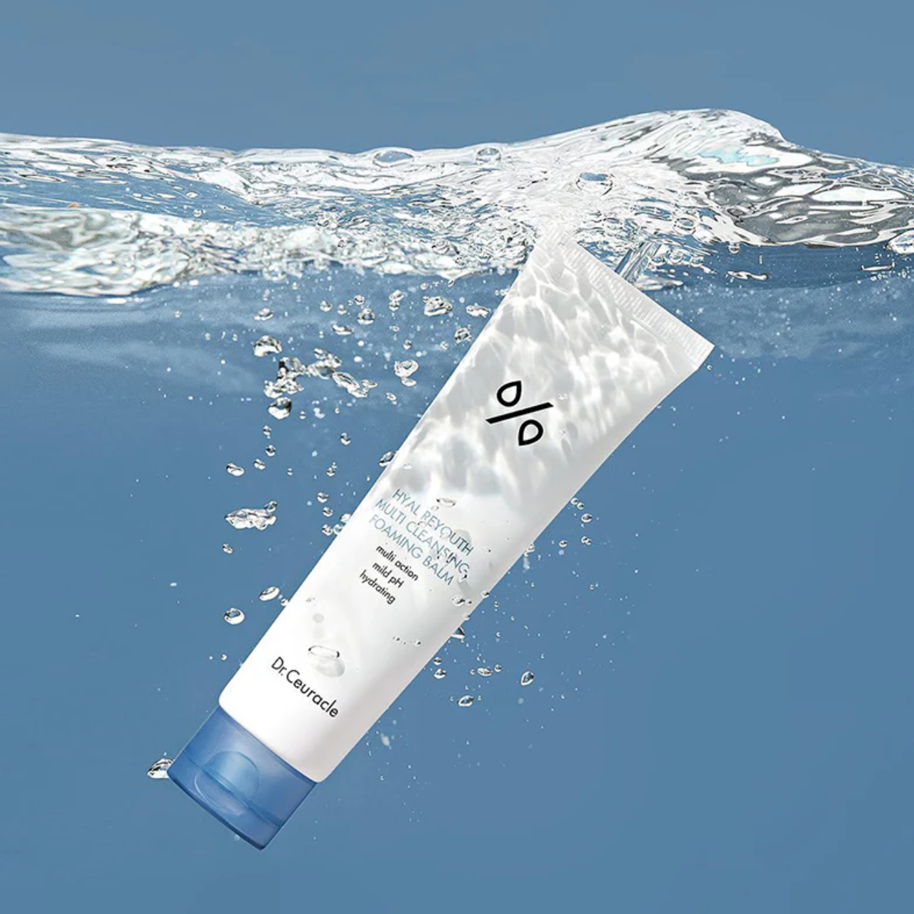 De Dr. Ceuracle Hyal Reyouth Multi Cleansing Foaming Balm is een dynamische 2-in-1-reiniger