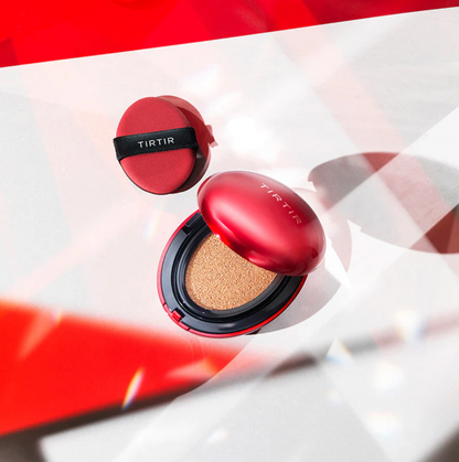 Iconische en meermaals bekroonde TIRTIR Mask Fit Red Cushion is viraal gegaan in Japan, een veegvaste kussen foundation die oneffenheden en roodheid van de huid moeiteloos vervaagt en een zijdezachte en stralende finish achterlaat