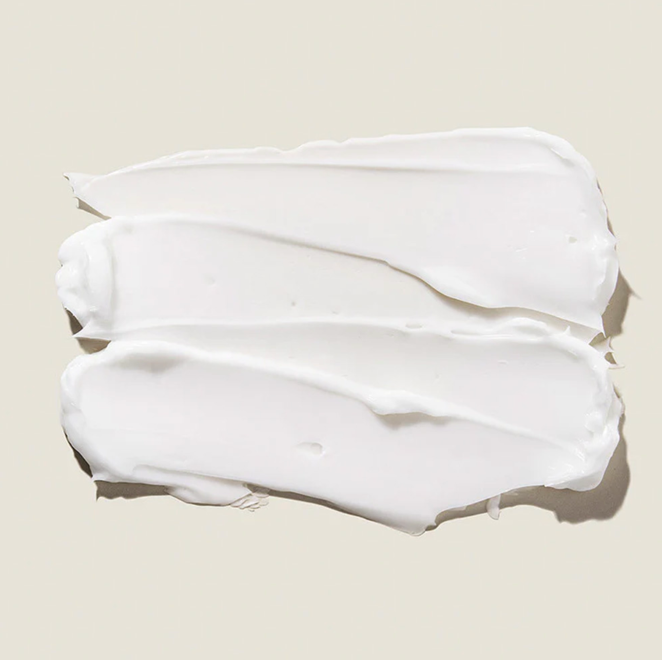 MARY & MAY Tranexamic Acid + Glutathion Eye Cream is een geweldige oogcrème die donkere kringen rond de ogen intensief verheldert en de vorming van oneffenheden voorkomt.